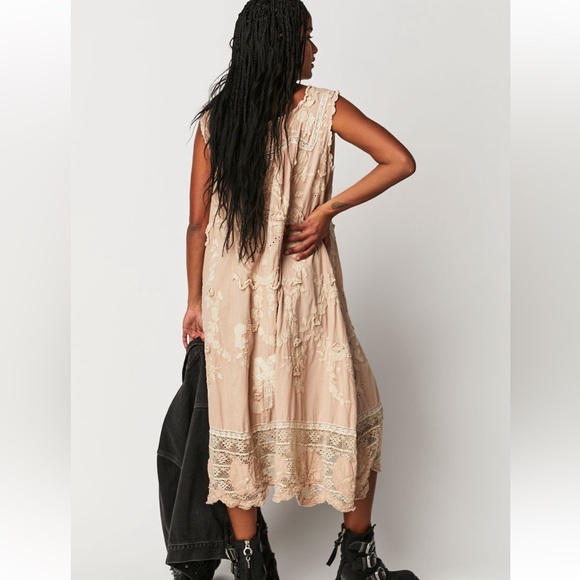 Magnolia Pearl European Cotton Dress - Picture 3 of 7